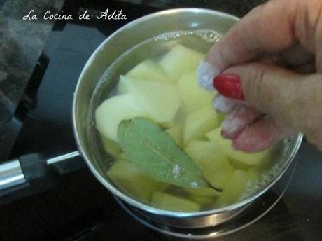 Crema de patatas con trufa, y langostinos Crema de patatas con trufa, y langostinos