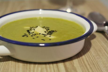 Crema de Pak Choi con Cúrcuma y Dados de Scamorza Ahumada Crema de Pak Choi con Cúrcuma y Dados de Scamorza Ahumada