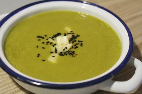 Crema de Pak Choi con Cúrcuma y Dados de Scamorza Ahumada Crema de Pak Choi con Cúrcuma y Dados de Scamorza Ahumada