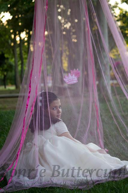 Yennifer en un cuento de princesas por su Primera Comunión