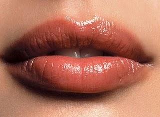 ¿Cómo conseguir unos labios jugosos y bonitos?