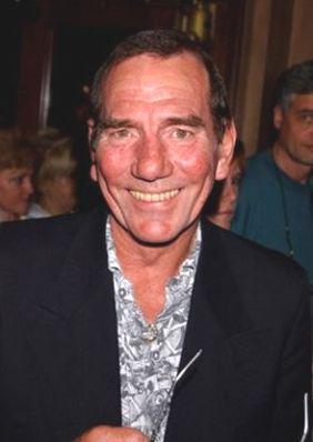 Pete Postlethwaite Se va un papá del cine, llega una mamá al cine
