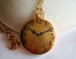 COLGANTE RELOJ ANTIGUO