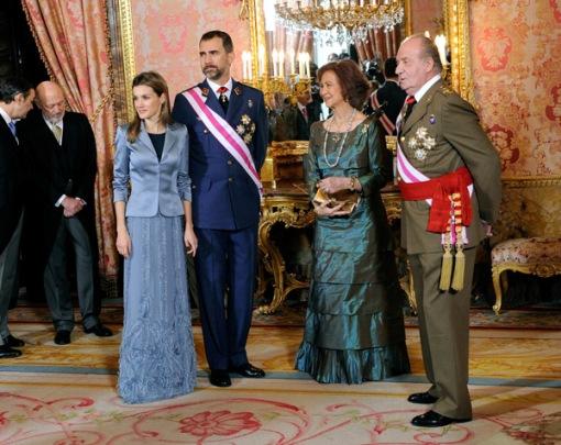 Los Reyes y Los Príncipes de Asturias en la Pascua Militar. El look de Dña. Letizia