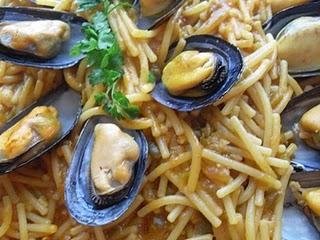 FIDEOS CON MEJILLONES FIDEOS CON MEJILLONES