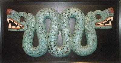 Serpiente bicéfala. med: 97x52x5 cm. Serpiente bicéfala. med: 97x52x5 cm.