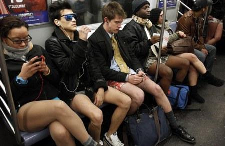 metro-nueva-york-madrid-mexico-barcelona-sin-pantalones-subway Los metros del mundo se quedan sin pantalones