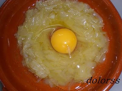 SOPA DE CEBOLLA CON HUEVO SOPA DE CEBOLLA CON HUEVO