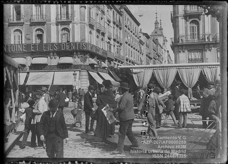 Fototeca: Puerta del Sol y Montera, con San Luis Obispo