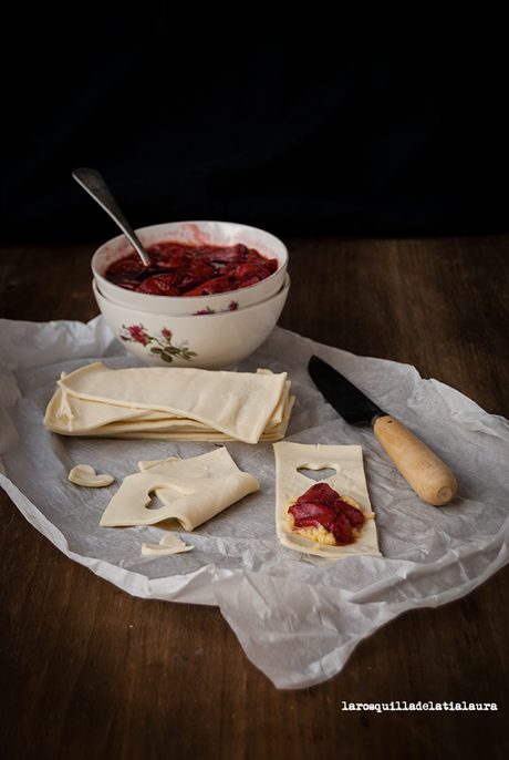 HOJALDRE CON CREMA DE ALMENDRAS Y FRESAS