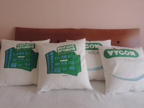 COJINES PINTADOS A MANO EN TELA COJINES PINTADOS A MANO EN TELA