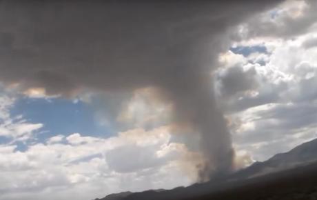 Turistas filman un nube extraña en el Área 51