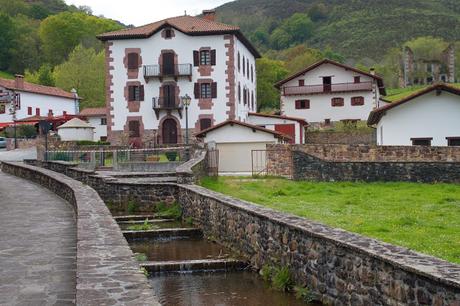 NO TE VAYAS DE NAVARRA: URDAX Y ZUGARRAMURDI