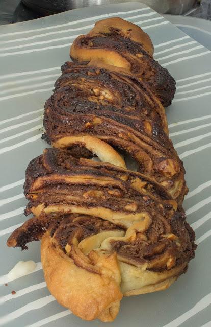 Trenza de nutella y almendra de Rapunzel Trenza de nutella y almendra de Rapunzel