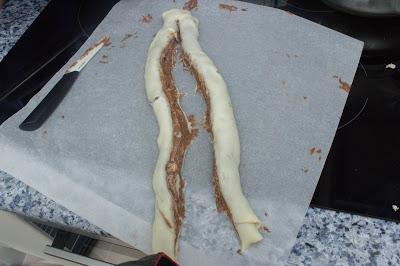 Trenza de nutella y almendra de Rapunzel Trenza de nutella y almendra de Rapunzel