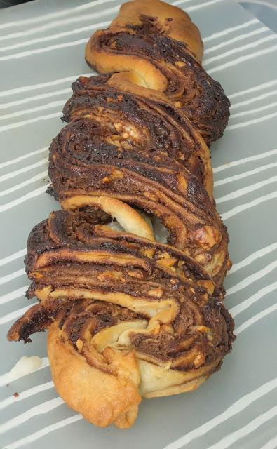 Trenza de nutella y almendra de Rapunzel Trenza de nutella y almendra de Rapunzel