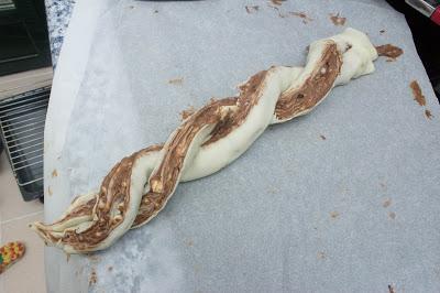 Trenza de nutella y almendra de Rapunzel Trenza de nutella y almendra de Rapunzel