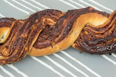 Trenza de nutella y almendra de Rapunzel Trenza de nutella y almendra de Rapunzel