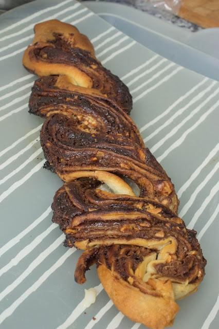 Trenza de nutella y almendra de Rapunzel Trenza de nutella y almendra de Rapunzel