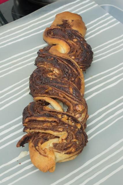 Trenza de nutella y almendra de Rapunzel Trenza de nutella y almendra de Rapunzel