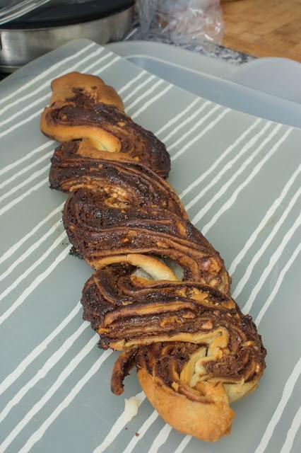 Trenza de nutella y almendra de Rapunzel Trenza de nutella y almendra de Rapunzel