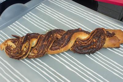 Trenza de nutella y almendra de Rapunzel Trenza de nutella y almendra de Rapunzel