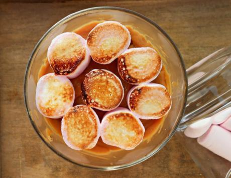 Postre de sobaos con nubes de azúcar Postre de sobaos con nubes de azúcar