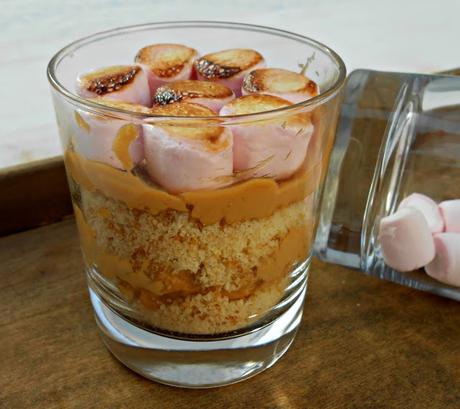 Postre de sobaos con nubes de azúcar Postre de sobaos con nubes de azúcar