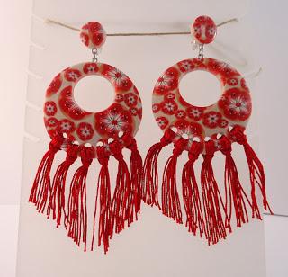 Pendientes y peinas. Pendientes y peinas.