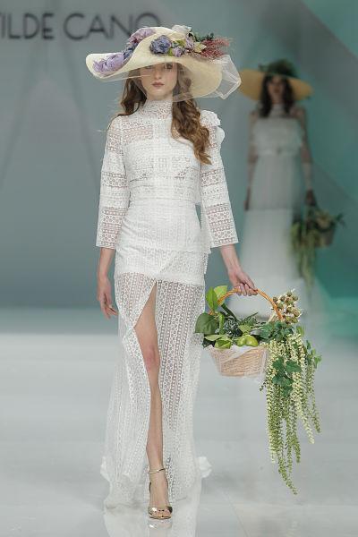 Propuesta de Matilde Cano para novias 2016 - Foto: Barcelona Bridal Fashion Week