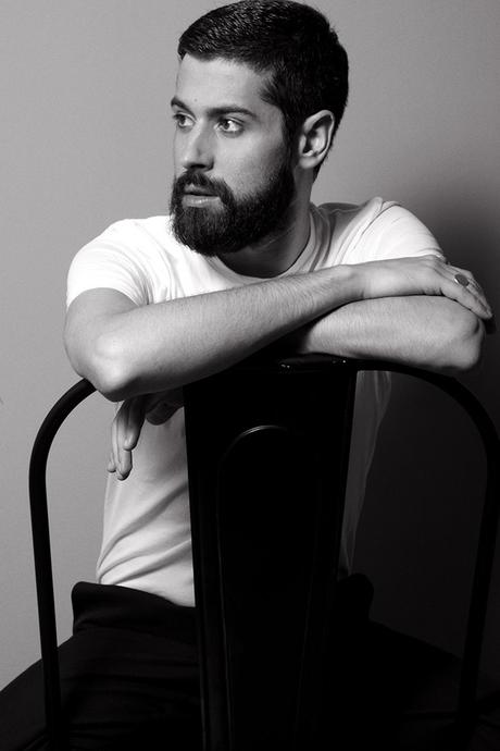 DISEÑADORES ESPAÑOLES: MOISÉS NIETO DISEÑADORES ESPAÑOLES: MOISÉS NIETO