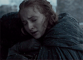 Abrazo de Sansa y Jon en 'Juego de Tronos' Abrazo de Sansa y Jon en 'Juego de Tronos'