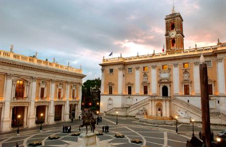 la colina del Campidoglio, subiendo por las escaleras de Miguel Ángel... http://www.viajejet.com/wp-content/viajes/campidoglio.jpg