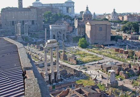 la colina del Campidoglio, subiendo por las escaleras de Miguel Ángel... File:RomaForoRomanoVedutaDaPalatino1.JPG