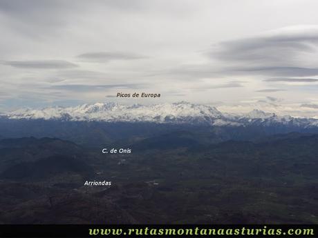 Desde el Sueve, Arriondas, Cangas de Onís y Picos de Europa Desde el Sueve, Arriondas, Cangas de Onís y Picos de Europa