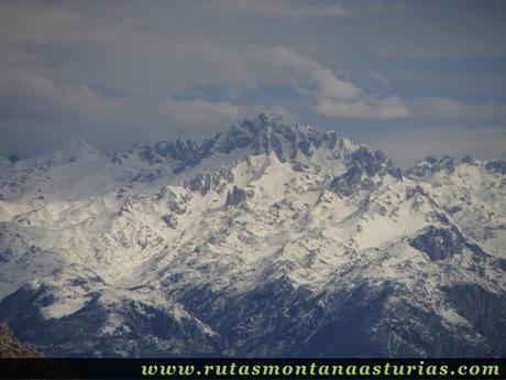 Peña Santa desde el Sueve Peña Santa desde el Sueve