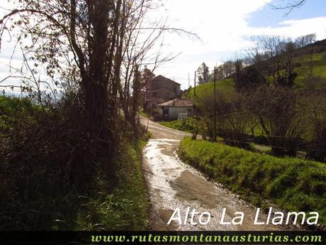 Pista entrando en el Alto de la Llama Pista entrando en el Alto de la Llama