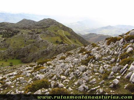 Bajando a la pista al Alto de la Llama Bajando a la pista al Alto de la Llama