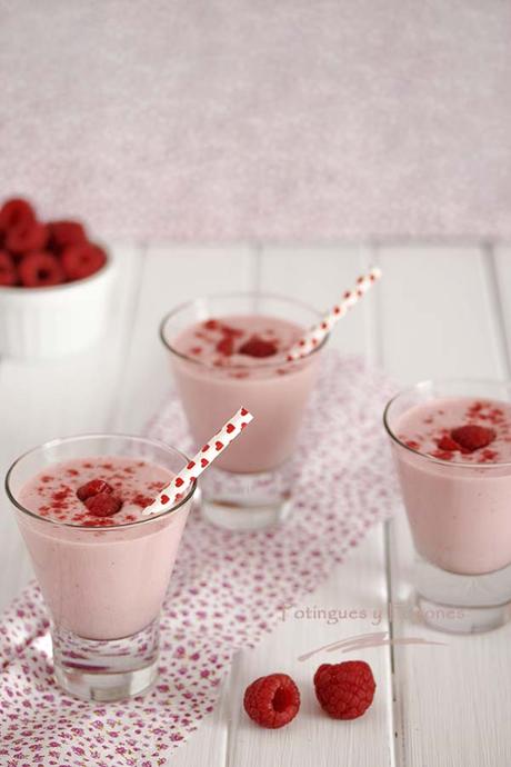 Postre cremoso de fresas y frambuesas