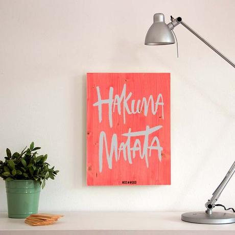 Cartel-de-madera-para-la-decoracion-nordica- woody-m-hakuna-matata-ros: 