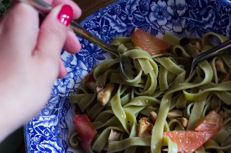 Ensalada de pasta con perrechicos y pomelo