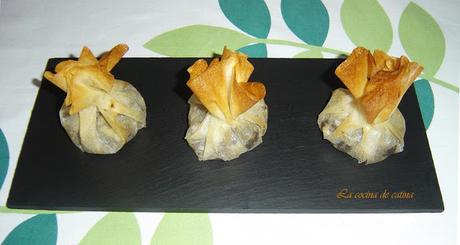 Saquitos de pasta filo rellenos de manzana y morcilla Saquitos de pasta filo rellenos de manzana y morcilla
