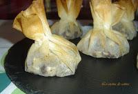 Saquitos de pasta filo rellenos de manzana y morcilla Saquitos de pasta filo rellenos de manzana y morcilla