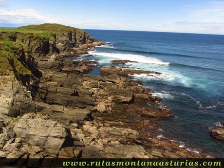 Roquedo en la Senda Costera Naviega Roquedo en la Senda Costera Naviega
