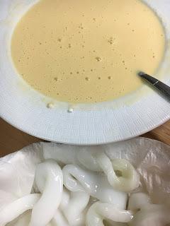 Calamares Fritos Con Mayonesa De Tinta