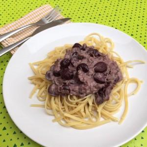 Tallarines con salsa de aceitunas, receta chilena Tallarines con salsa de aceitunas, receta chilena