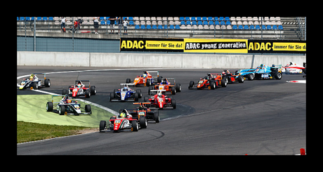 Mick Schumacher gana otra vez en F4 alemana tras conseguir doble pole position, ahora está a 11 puntos del líder Mick Schumacher gana otra vez en F4 alemana tras conseguir doble pole position, ahora está a 11 puntos del líder