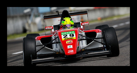 Mick Schumacher gana otra vez en F4 alemana tras conseguir doble pole position, ahora está a 11 puntos del líder Mick Schumacher gana otra vez en F4 alemana tras conseguir doble pole position, ahora está a 11 puntos del líder