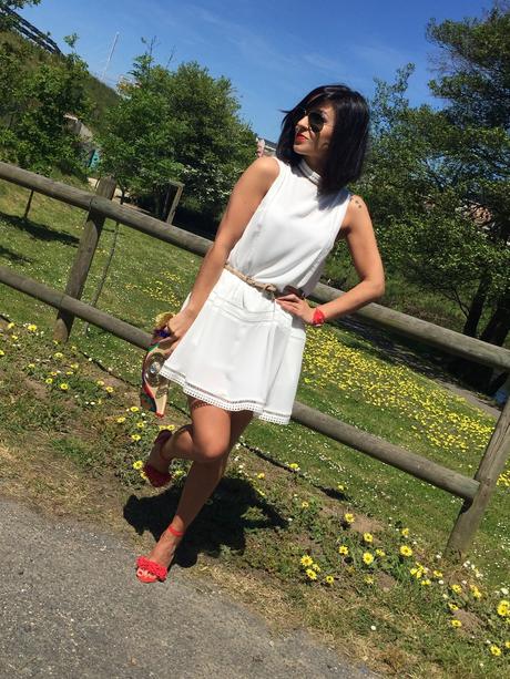 Vestido blanco y sandalias rojas photo BA083B79-8204-4DC3-B4A5-72680173149D_zpstxxrakis.jpg
