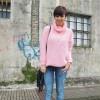 Vestido blanco y sandalias rojas Bolita de pelo rosa